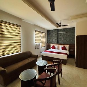 Hotel Ecg Grand Inn-Near Delhi Airport